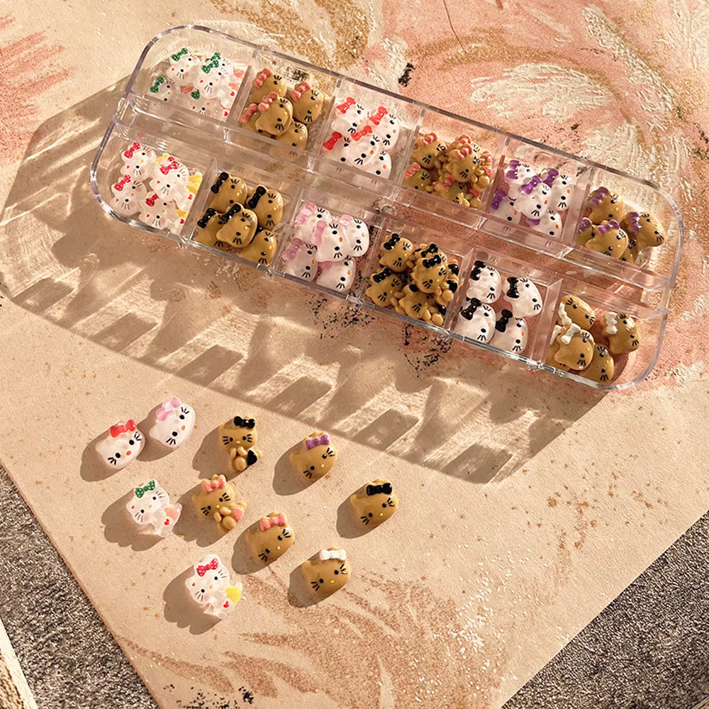 Boîte de 12 compartiments, Mini décorations d'ongles 3D Hello Kitty, Breloques pour nail art Y2K Haw