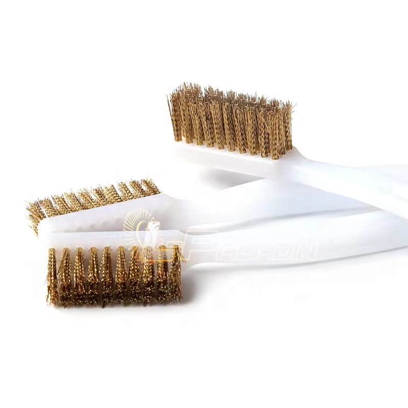 Brosse métallique en laiton pour enlever la peinture