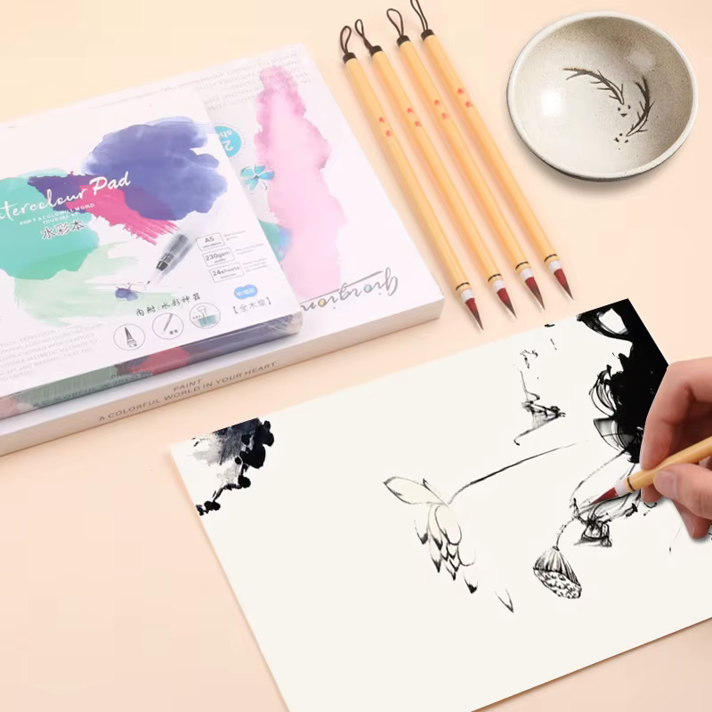 Pinceau d'aquarelle peint à la main en poil de lapin unique