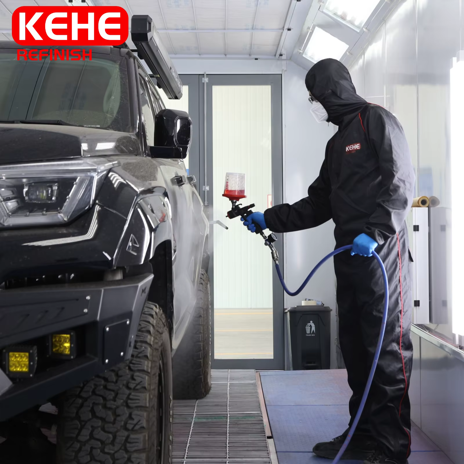 Combinaisons de protection réutilisables résistantes aux produits chimiques