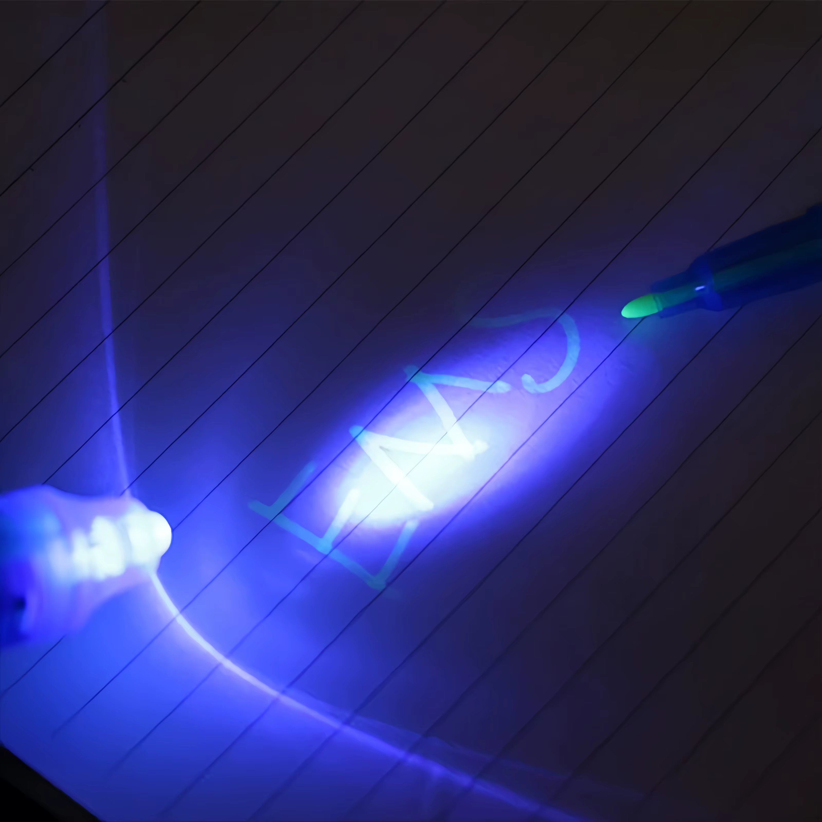 Stylo lumineux magique violet 2 en 1