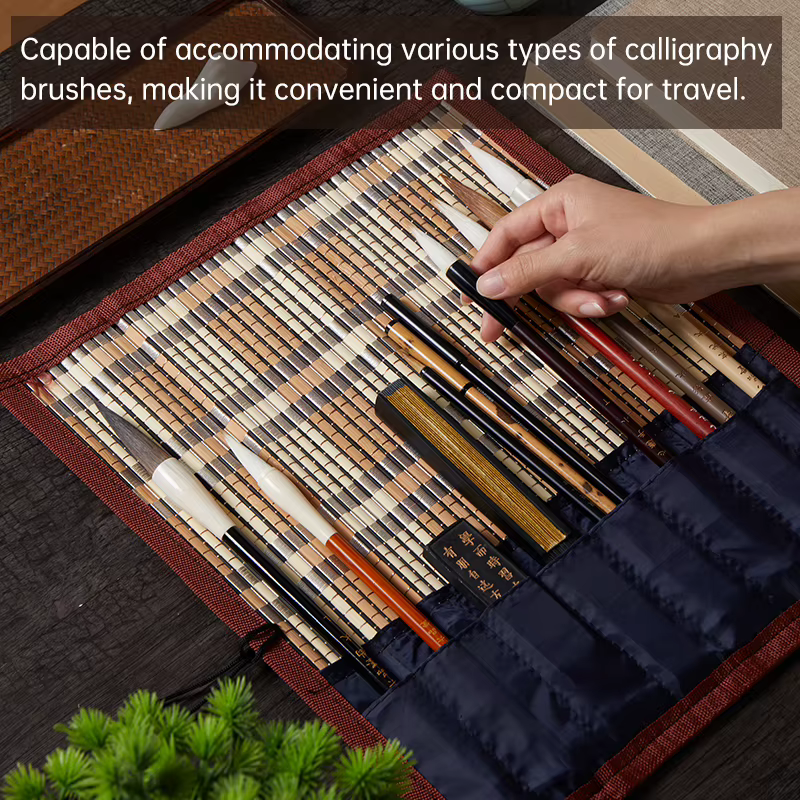 Rouleau de pinceaux de calligraphie en bambou