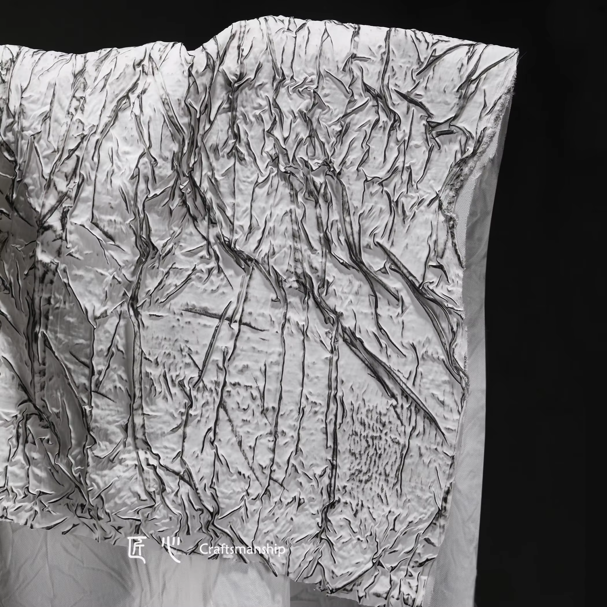 Tissu gaufré Bergame, peinture blanche