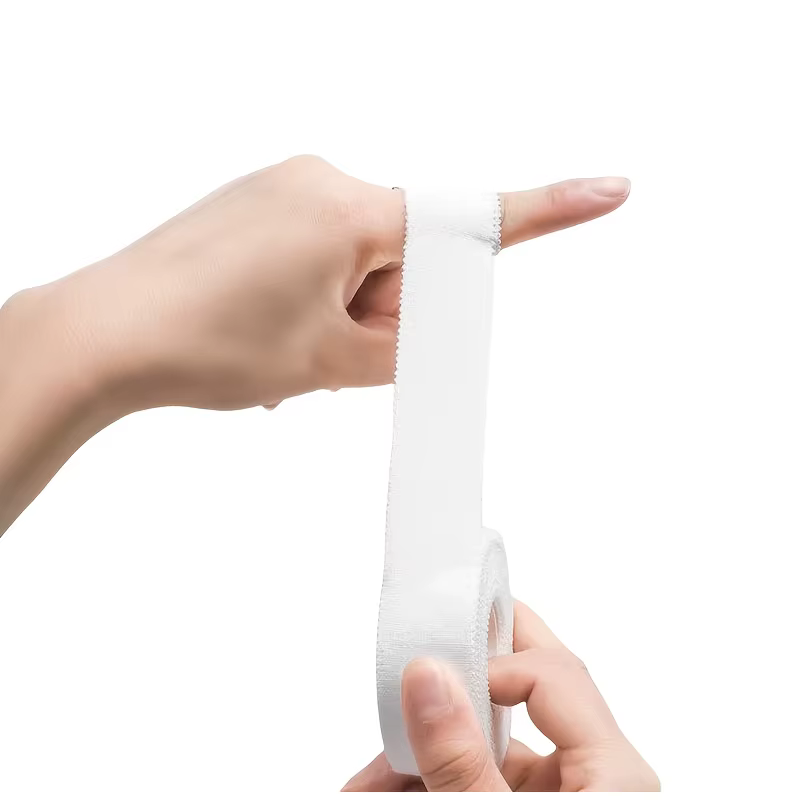 Ruban adhésif blanc pour le sport, 1 rouleau de 2,5 cm x 9 m, rubans blancs élastiques et résistants, ruban blanc spécialisé apprécié des athlètes