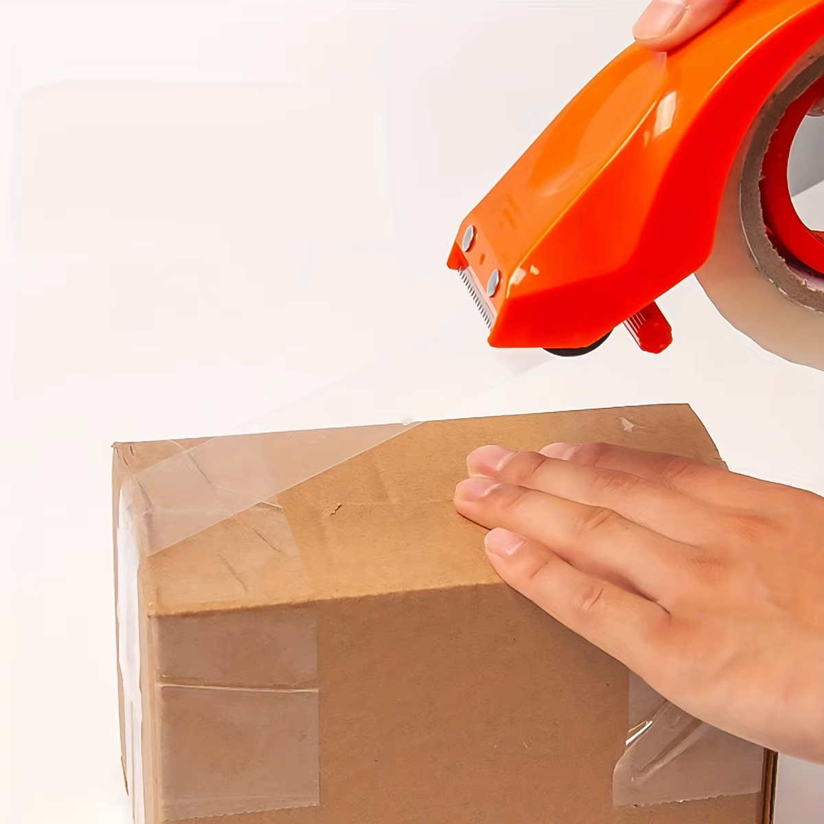 Distributeur de ruban adhésif portable avec support pour un rouleau