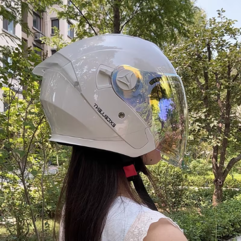 Casque de moto électrique léger pour femmes en été, Protection solaire et demi-casque respirant, casque quatre saisons pour hommes