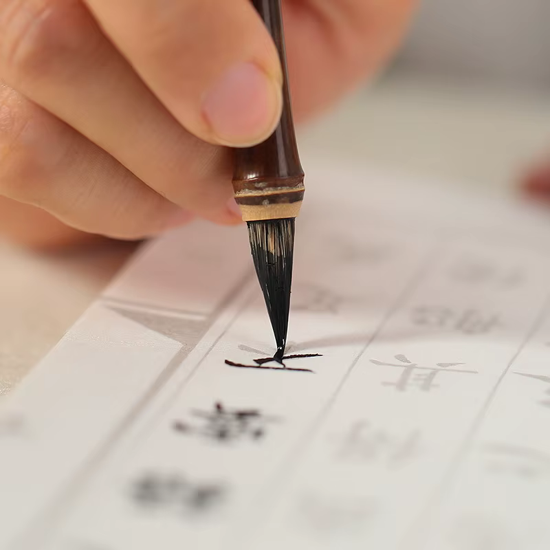 Pinceau de calligraphie en poils de loup