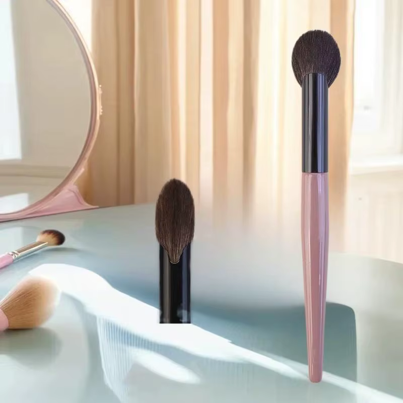 1 Pinceau de Maquillage en Forme de Petit Ventilateur pour Fard à Joues, Poudre, Crème et Liquide – Outil de Maquillage Précis pour le Fard à Joues