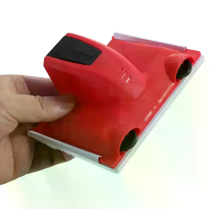 Coupe-bordure de peinture rouge