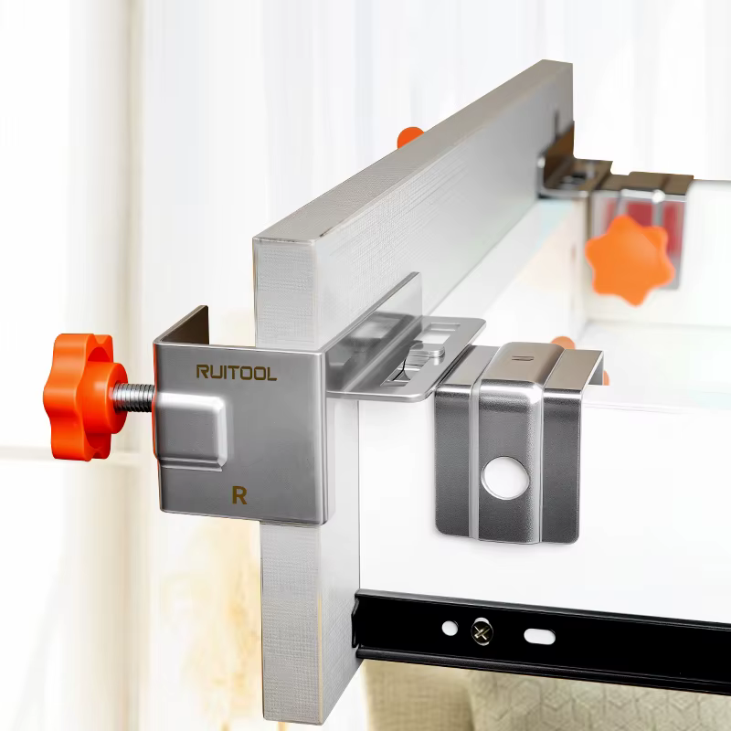 Pinces MELFront réglables pour panneaux optiques
