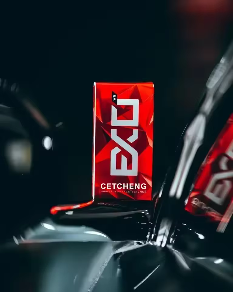 EXO Ultra Durable Hydrophobic Coating v5 Protégez votre peinture Ajoutez de la brillance Repousse les contaminants Résiste aux produits chimiques Éliminez les impuretés