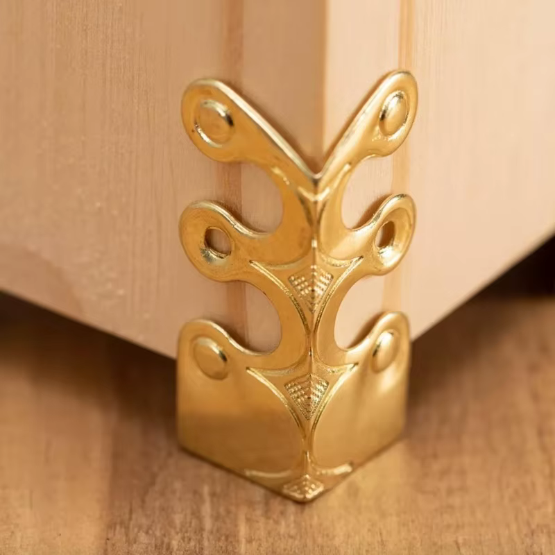 Protections de bord de plinthe pour meubles et protection de plinthes