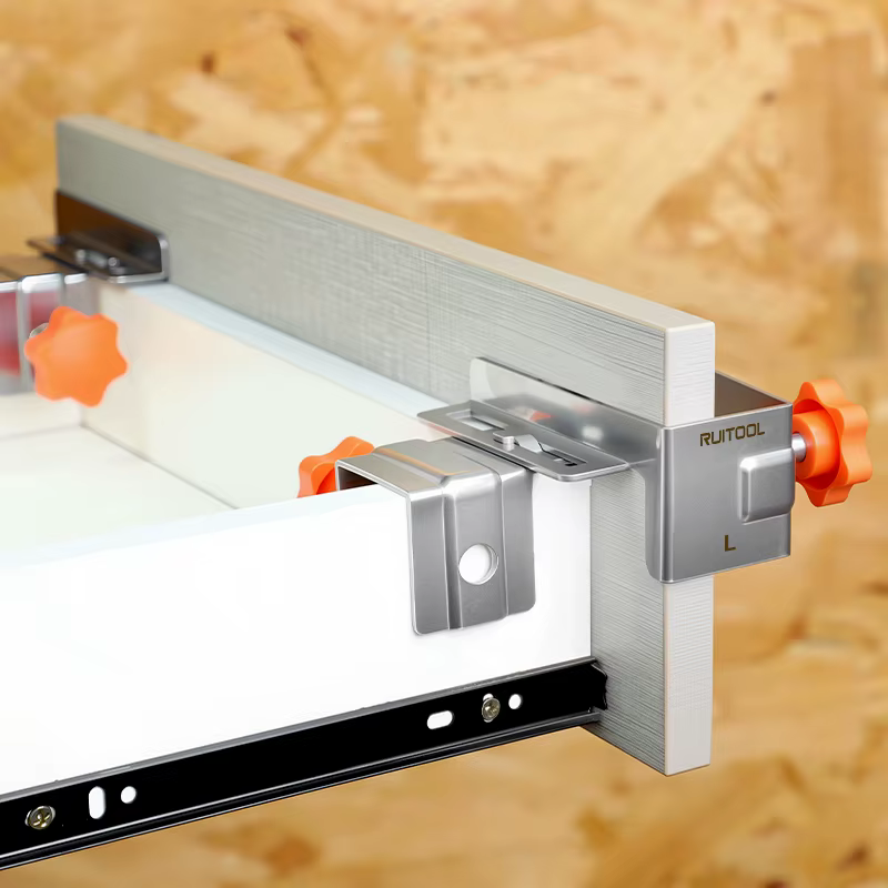 Pinces MELFront réglables pour panneaux optiques