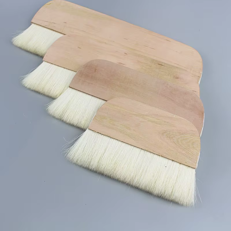 Grande brosse pour peinture murale