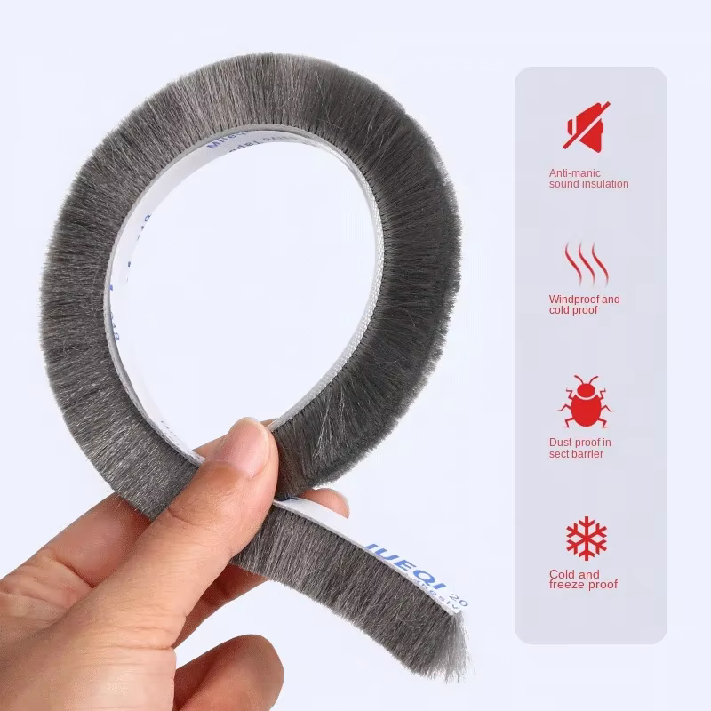 Bande de brosse auto-adhésive coupe-vent