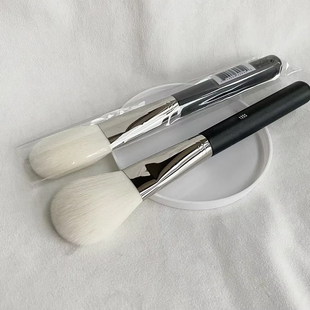Grand pinceau à fard à joues plat en poudre 135S, cheveux synthétiques doux et soyeux, brosse de maquillage bronzante en forme de palette