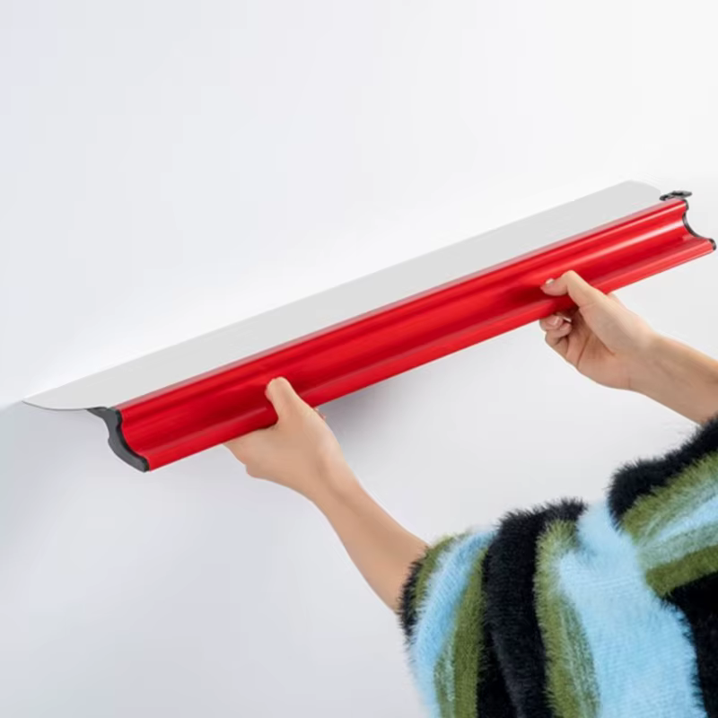 Spatule de lissage pour cloisons sèches