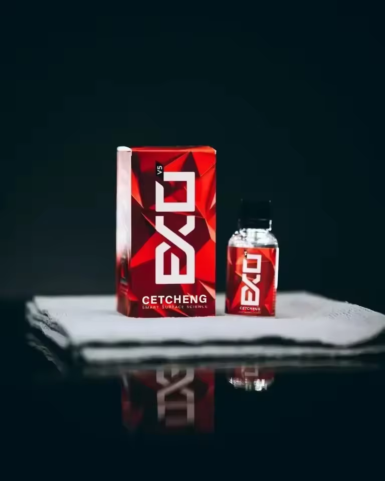 EXO Ultra Durable Hydrophobic Coating v5 Protégez votre peinture Ajoutez de la brillance Repousse les contaminants Résiste aux produits chimiques Éliminez les impuretés