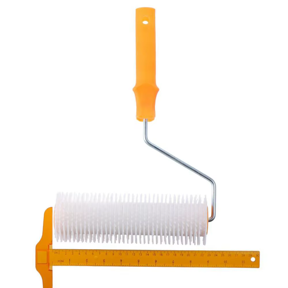 Rouleau à pointes en plastique