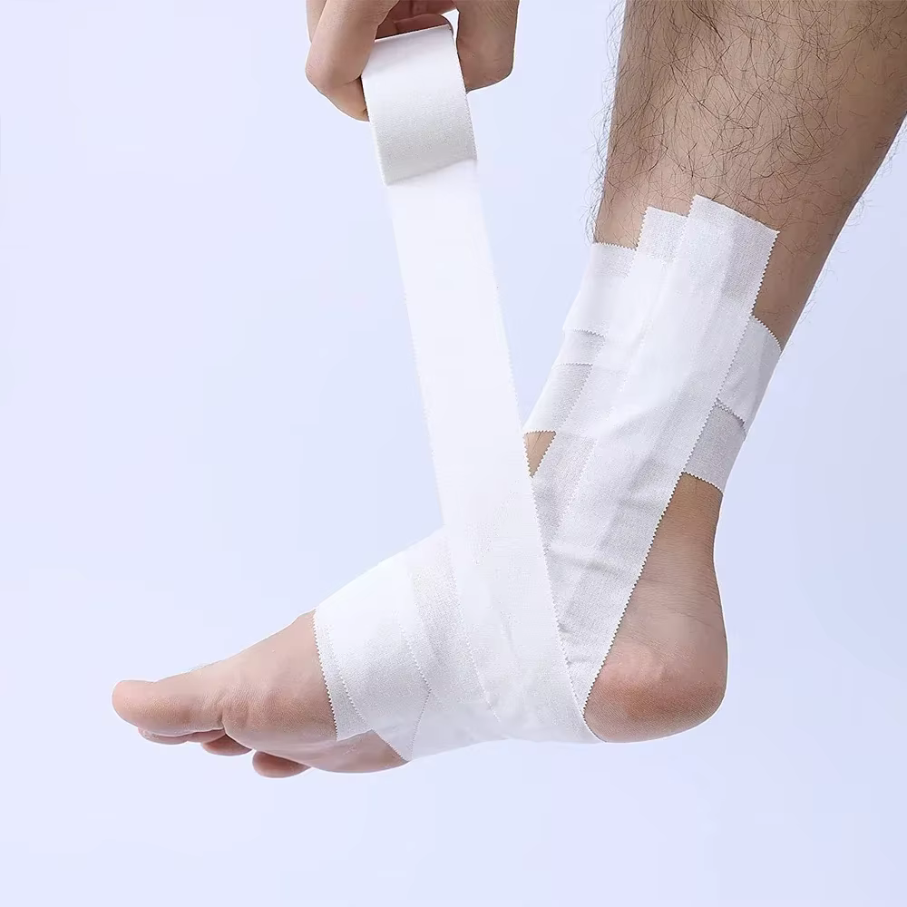 1 rouleau de ruban de sport autocollant blanc, adapté à la boxe, au football et au basket-ball avec fixation élastique des articulations et aux bandages